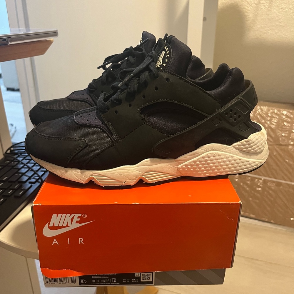 Nike Black Chunky Sneakers Athletic Design